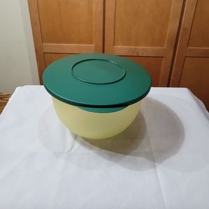 Tupperware Imp. Bowl.